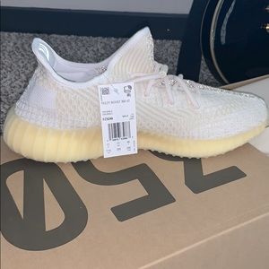 Yeezy Boost 350 🎉🎉just dropped today 😲🙌🏼